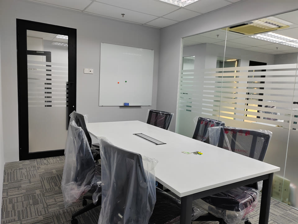 Charles Taylor - Shared Workstation, ADL supplied completed project photograph.
