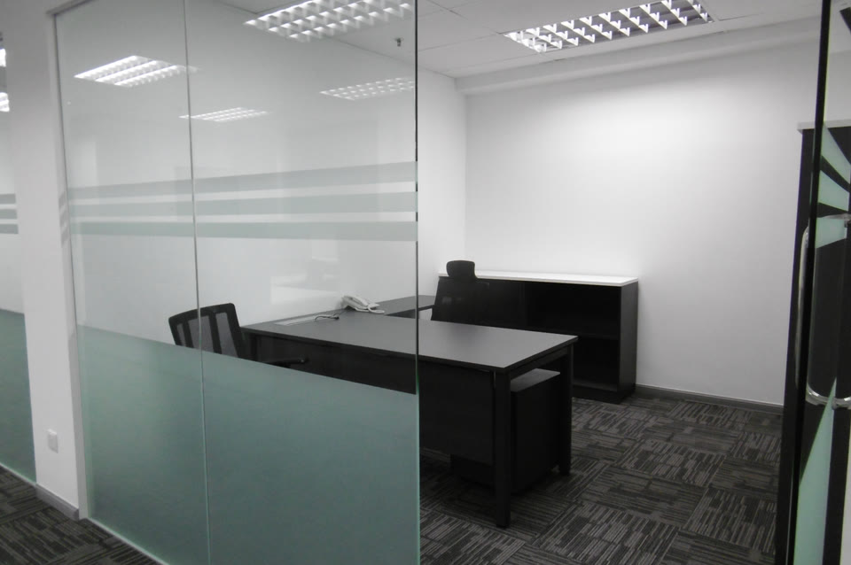 Charles Taylor - Meeting Room, ADL supplied completed project photograph.